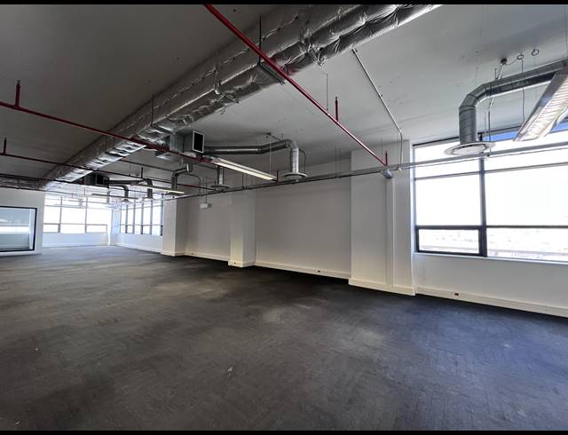 1,131M² OFFICE TO LET IN FORESHORE